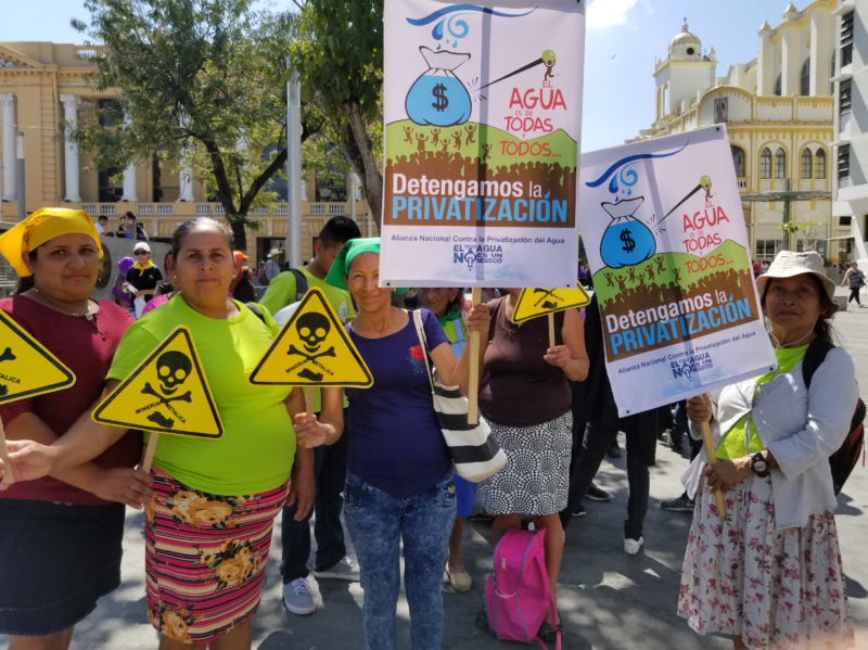 UNES marcha por la defensa y no privatización del agua